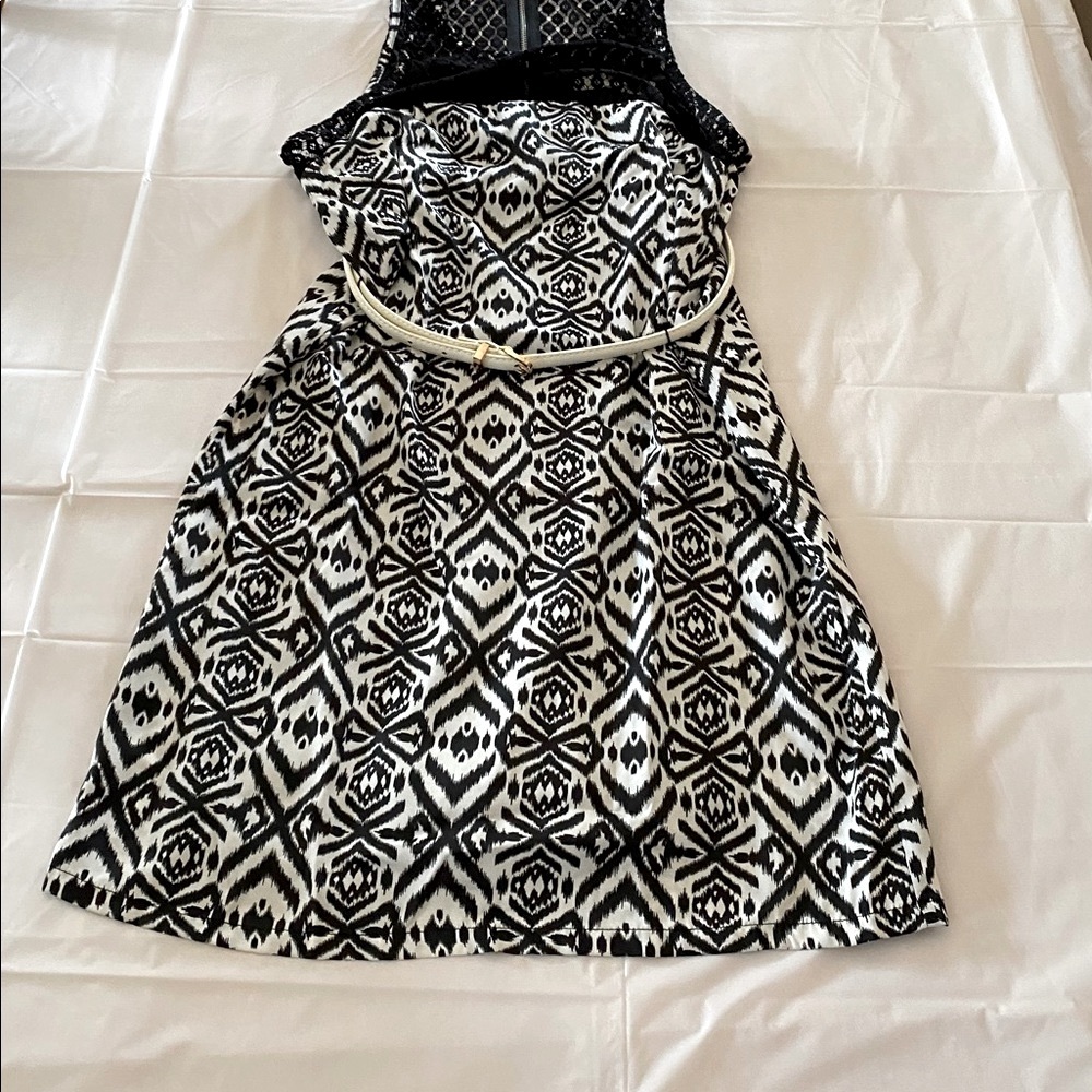 Rewind Black & White Sip onDress with white belt. Size XS/Juniors EUC